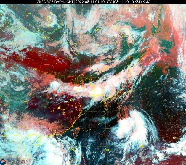 11일 오전 10시10분 기준 천리안 2A 기상위성에서 관측한 RGB 주야간 합성 영상(기상청 국가기상위성센터 제공) 뉴스1