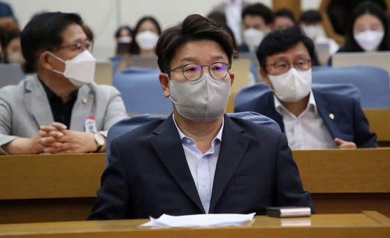 권성동 국민의힘 대표 직무대행 겸 원내대표가 5일 서울 여의도 국회에서 열린 국민의힘 제4차 상임전국위원회에 참석해 있다. 사진공동취재단