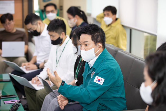 원희룡 국토교통부 장관이 취임 100일째인 23일 오전 정부세종청사 기자실을 방문해 기자들의 질문에 답하고 있다. (사진제공=국토부)