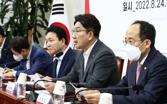 권성동 국민의힘 원내대표가 24일 국회에서 열린 ‘2023년도 예산안 관련 당·정협의회’에서 모두 발언 하고 있다. (공동취재) 2022.8.24/뉴스1