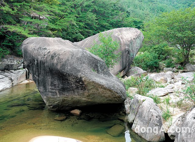 선유구곡의 연단로(제4곡)는 평평한 바위 윗부분은 가운데가 절구처럼 파였는데, 신선들이 불로장생 약인 금단(金丹)을 만드는 화로라는 뜻을 갖고있다.