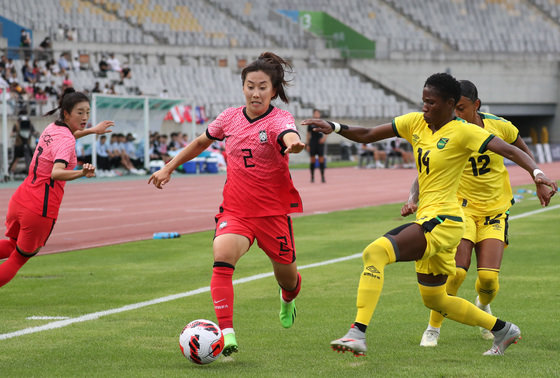 3일 오후 경기 화성시 화성종합경기타운 주경기장에서 열린 대한민국 여자축구 대표팀 친선전 대한민국과 자메이카의 경기에서 추효주가 돌파하고 있다. 2022.9.3/뉴스1