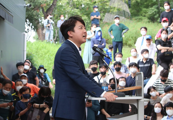 이준석 전 국민의힘 대표가 4일 오후 대구 중구 김광석길 콘서트홀에서 기자회견을 하고 있다. 2022.9.4/뉴스1