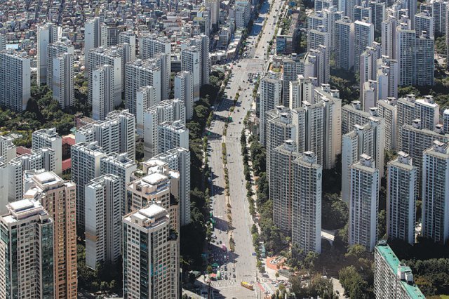 서울 아파트값 9년만에 최대 하락… 잠실 84m² 1년새 6억 급락
