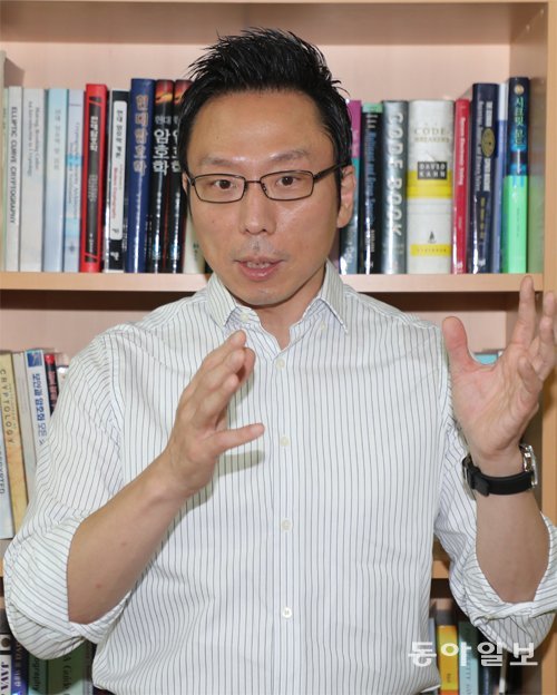 김승주 교수는 8일 “프라이버시 침해 같은 디지털 수사의 특수성에 대한 논의를 해야 한다”고 했다. 김동주 기자 zoo@donga.com