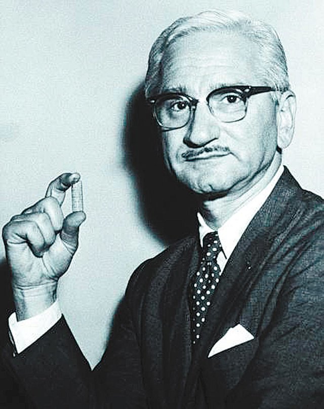 앨버트 세이빈(Albert Sabin·1906∼1993) 박사. 그가 1962년 미국에서 개발한 항소아마비 백신은 소의 초유에서 항소아마비 항체를 분리해 만든 것이다. 이때부터 초유의 효능이 과학적으로 증명되기 시작했다.