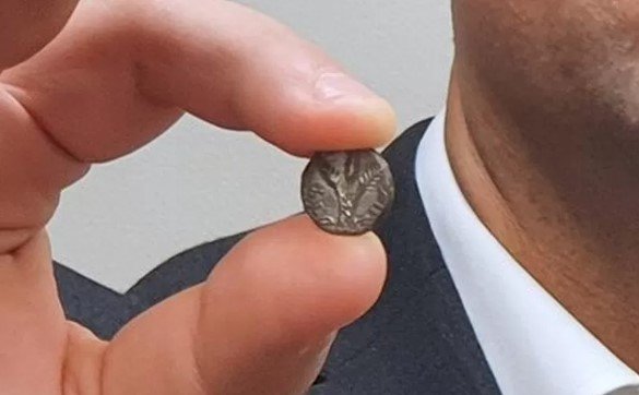 이번에 미국에서 이스라엘로 반환된 고대 동전. 현재 단 4개만 남아있는 은화다. (이스라엘 유물관리국)