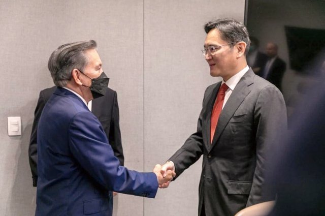 이재용 삼성전자 부회장은 중남미 출장 일정 중 부산엑스포 유치 지원을 요청하기 위해 파나마의 라우렌티노 코르티소 대통령을 만났다.