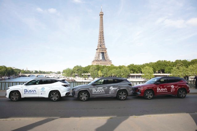 6월 20~21일(현지시간) 프랑스 파리에서 개최된 제 170차 국제박람회기구(BIE) 총회 기간에 현대자동차는 ‘2030 부산세계박람회’ 로고를 래핑한 투싼으로 현지 도심을 순회하면서 부산을 알렸다. 현대자동차 제공