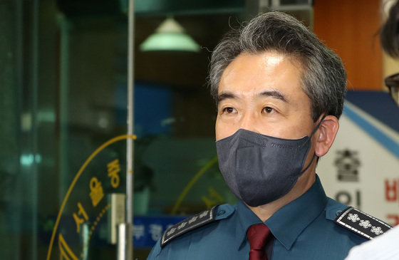 윤희근 경찰청장이 15일 서울지하철 신당역에서 여성 역무원을 살해한 A씨를 체포해 수사 중인 서울중부경찰서 현장 방문을 마친 뒤 입장을 밝히고 있다. 2022.9.15/뉴스1 ⓒ News1