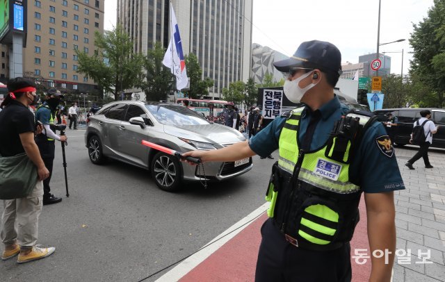 노조가 점거한 세종대로 주변 건물들의 주차장 입구는 시위대와 차량으로 혼잡을 보였다.