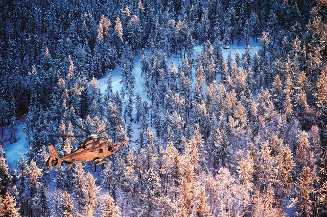 캐나다 옐로우나이프에서 저온비행시험을 진행 중인 소형무장헬기(LAH).