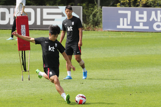 대한민국 축구대표팀 이강인이 20일 오전 경기 파주 국가대표 트레이닝센터(NFC)에서 훈련을 하고 있다. 2022.9.20 뉴스1