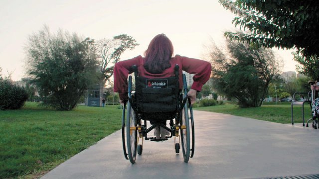 아제르바이잔의 수도 바쿠에 사는 자밀라 마마들리는 휠체어를 탄 장애인도 지하철을 탈 수 있도록 지원하는 앱 개발에 참여해 장애인의 이동권 신장에 기여했다. 현대자동차 제공