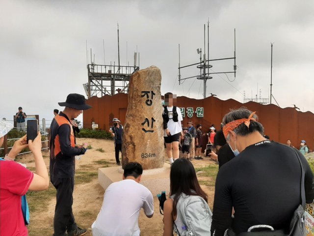 부산 해운대구는 한국전쟁 후 약 70년간 민간인 출입이 통제됐던 장산 정상을 올해 6월 28일 개방했다. 해운대구 제공