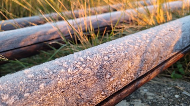 21일 오전 설악산 중청대피소 인근에 올해 첫 서리가 내려앉아 있다. 설악산 국립공원사무소 제공