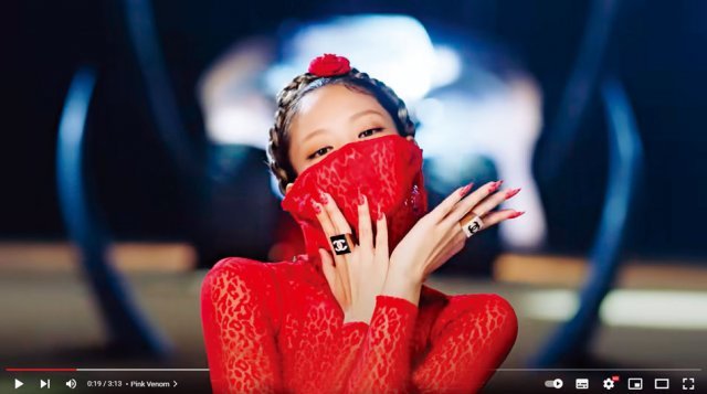 블랙핑크 ‘핑크 베놈’ 뮤직비디오 속 장면. 유튜브 캡처