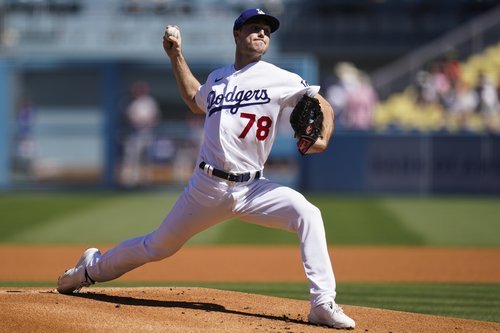LA 다저스의 마이클 글로브가 26일 다저스타디움에서 열린 세인트루이스전에 선발 투수로 마운드에 올라 공을 던지고 있다. 로스앤젤레스=AP 뉴시스