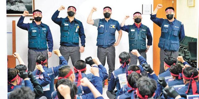 현대제철 노조는 “특별격려금 400만 원 지급”을 요구하며 5개월 가까이 충남 당진제철소 안동일 사장실을 점거한 채 농성을 벌였다. 현대제철 제공