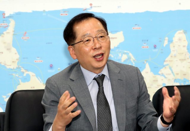 조 장관은 소멸 위기에 처한 어촌을 살리기 위해 “향후 5년간 ‘신활력어촌증진사업’으로 300개 어촌에 3조 원을 투자하겠다고 밝혔다.  김동주 기자 zoo@donga.com