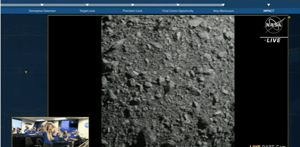우주선 ‘다트’와 충돌 직전의 ‘디모르포스’ 모습. NASA TV 화면 캡쳐