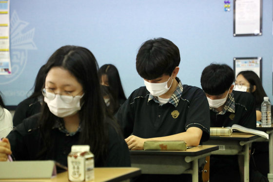 한 고등학교 3학년 교실에서 학생들이 수업에 열중하고 있다. /뉴스1 ⓒ News1