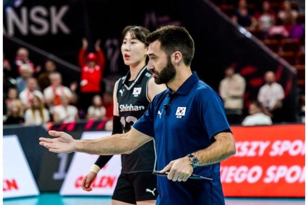 세자르 에르난데스 한국 여자배구대표팀 감독.(FIVB 홈페이지 캡처)