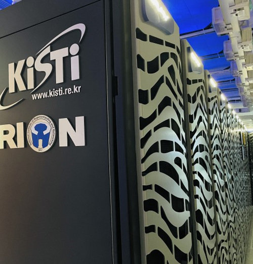 한국과학기술정보연구원(KISTI)이 2018년 도입한 슈퍼컴퓨터 5호기 ‘누리온’의 모습. 누리온의 뒤를 이을 슈퍼컴퓨터 6호기가 2024년 상반기 서비스를 목표로 구축될 예정이다. KISTI 제공