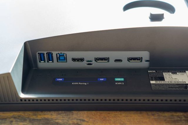 후면 입출력 단자 구성. 출처=IT동아