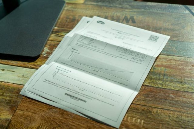 공장 캘리브레이션 인증서가 제품과 함께 제공된다. 출처=IT동아