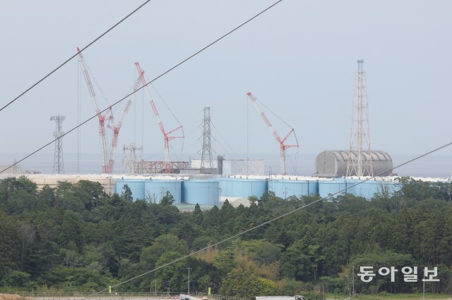 일본 후쿠시마 제1원자력발전소 전경. 오염수는 파란색 탱크에 담겨 있다. 오쿠마=이상훈 특파원 sanghun@donga.com
