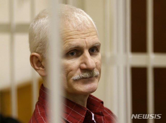 투옥 중인 벨라루스 인권운동가
비알리아츠키.