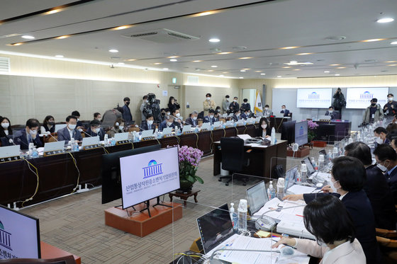 11일 오전 전남 나주시 한국전력공사 본사에서 국회 산업통상자원중소벤처기업위원회 국정감사가 진행되고 있다. 2022.10.11/뉴스1