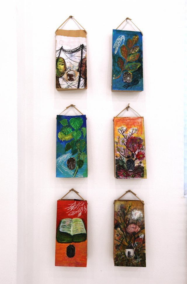 <돗토리의 기억＞ 시리즈, 쌀 봉투에 아크릴, 곡식, 36 x 18 cm, 2010