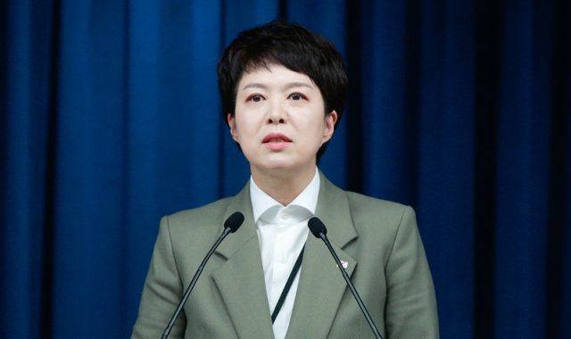 김은혜 홍보수석이 16일 오후 용산 대통령실에서 현안 관련 브리핑을 하고 있다. 2022.10.16 뉴스1