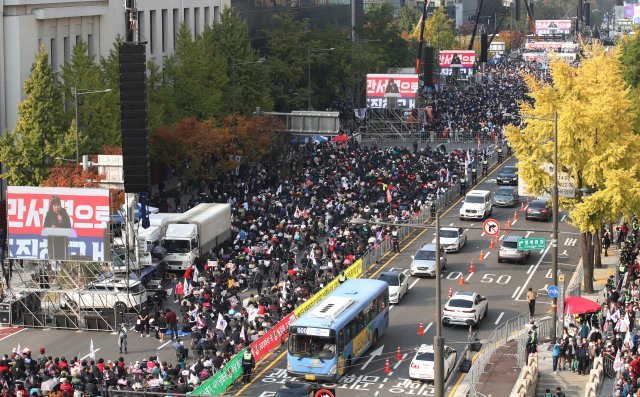 22일 서울 중구 세종대로에서 자유통일당 등 보수단체 주최로 ‘자유통일 주사파 척결 국민대회’가 열리고 있다. 2022.10.22/뉴스1