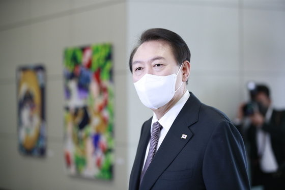 윤석열 대통령이 24일 오전 용산 대통령실에서 취재진과 출근길 문답을 하고 있다. 2022.10.24/뉴스1 ⓒ News1