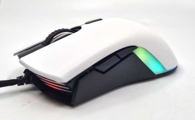 메카 ZM2는 곳곳에 RGB LED를 탑재, 화려한 시각적 효과를 강조했다 (출처=IT동아)