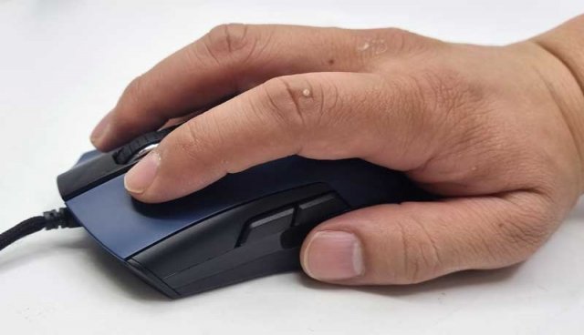 총 6개의 다양한 버튼, 저마찰 하단 패드 덕분에 일상용으로도 쾌적한 이용 가능 (출처=IT동아)