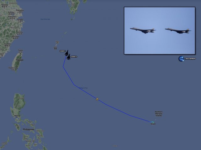 B-1B 전략폭격기 2대가 25일 오전 괌 기지를 이륙해 일본 오키나와 쪽으로 북상하고 있다.  출처 에어크래프트스폿