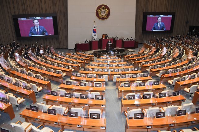 더불어민주당이 시정연설을 전면 보이콧 한 가운데 25일 윤석열 대통령이 서울 여의도 국회 본회의장에서 시정연설을 하고 있다. 2022.10.25. 대통령실사진기자단