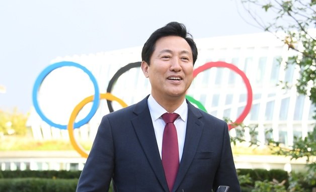 IOC 연례회의 참석차 ‘올림픽의 도시’ 스위스 로잔을 방문한 오세훈 서울시장이 24일 오후(현지시간) 올림픽하우스에서 인터뷰를 하고 있다. 2022.10.24. 서울시 제공