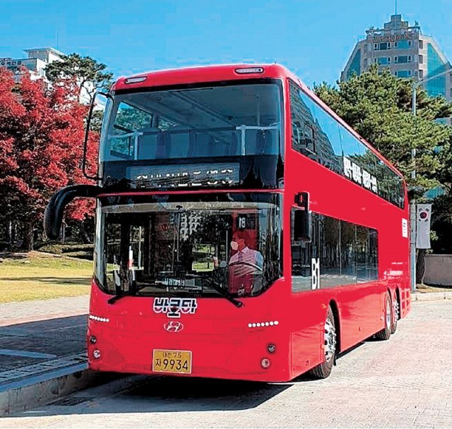 대전시가 중부권 최초로 다음 달 14일부터 운행하는 2층 전기 저상버스. 대전시 제공