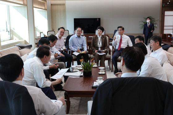 윤석열 대통령이 17일 오전 용산 대통령실에서 수석 비서관 회의를 주재하고 있다. 대통령실 제공 2022.10.17