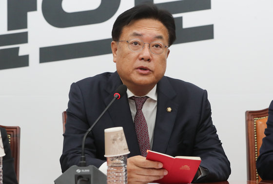 정진석 국민의힘 비상대책위원장이 20일 서울 여의도 국회에서 열린 비상대책위원회의에서 모두 발언을 하고 있다. 2022.10.20/뉴스1