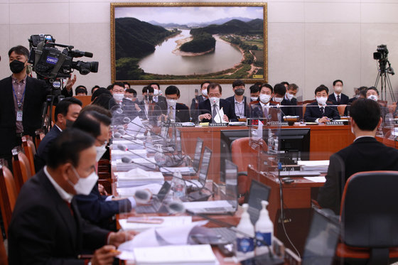 27일 오전 서울 여의도 국회에서 2023년도 예산안과 기금운용계획안을 논의하기 위해 농림축산해양수산위원회 전체회의가 열리고 있다. 2022.10.27 뉴스1