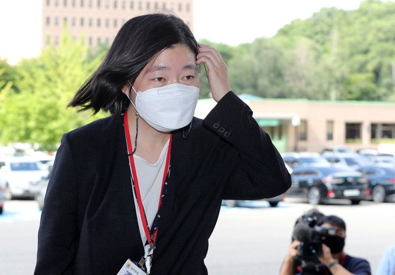 임은정 대구지방검찰청 부장검사가 16일 오전 ‘고소장 위조 부실수사’ 등과 관련해 고발인 조사를 받기 위해 경기도 과천시 고위공직자범죄수사처로 출석하고 있다. 2022.8.16/뉴스1 ⓒ News1