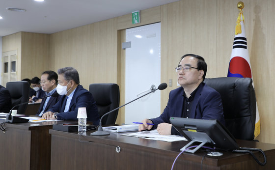 김성한 국가안보실장이 9일 오전 용산 대통령실 청사에서 북한의 단거리 탄도미사일 발사 관련 긴급 국가안전보장회의(NSC) 상임위원회를 주재하고 있다. (대통령실 제공) 2022.10.9/뉴스1