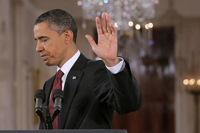 2010년 중간선거 패배 후 백악관 기자회견에서 침울한 표정의 버락 오바마 대통령. 질문이 쏟아졌지만 손을 저으며 연단을 내려갔다. 백악관 홈페이지