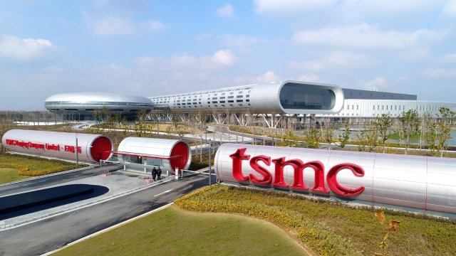 TSMC는 최첨단 파운드리 공정 기술에서 삼성전자에 앞서있다. TSMC